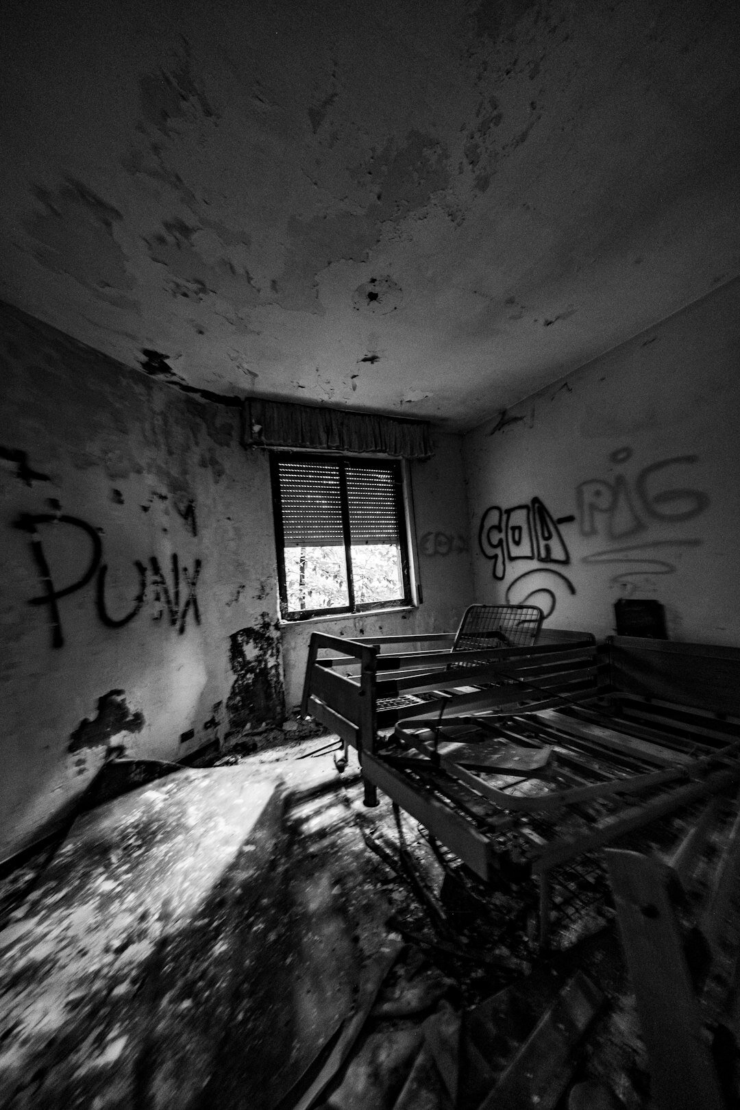 locked room interior